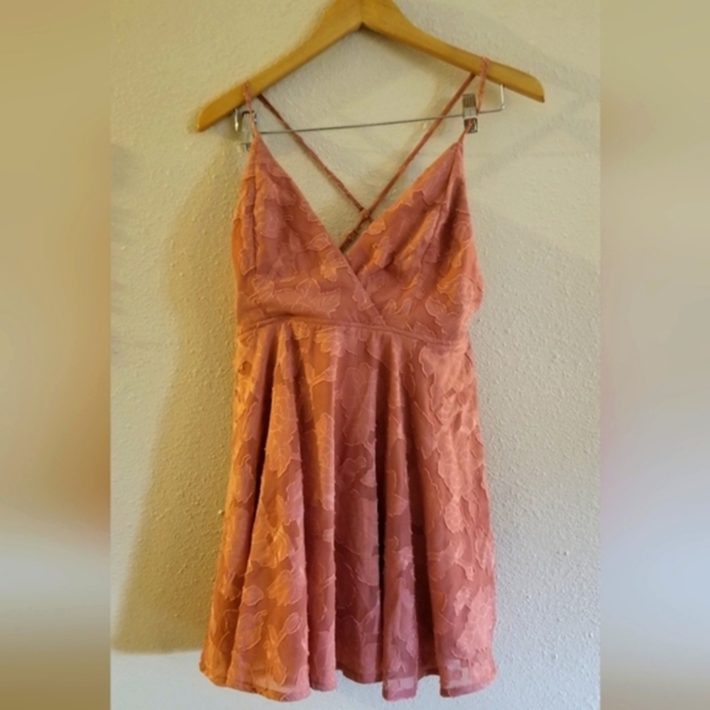 Lulus NWT women's  mauve feminine dress size medium
